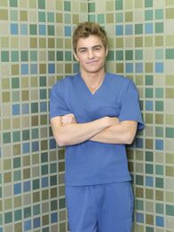 Scrubs - Die Anfänger – (9. Staffel) - Cole (Dave Franco) ist mit einem silbernen Löffel im Mund geboren. Die Familie benutzt den Reichtum, um ihrem Sohn den Doktor-Titel praktisch zu kaufen ...