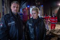 Notruf Hafenkante – Sven Reimers (André Röhner), Franzis (Rhea Harder-Vennewald) alter Freund aus der Polizeischule, unterstützt die Kollegen bei den Ermittlungen.