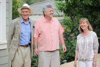 Der Pool-Profi – Anthony Archer-Wills stands with another man and woman to admire the new pool area.