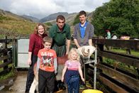 Zu Tisch ... (ARTE) – Zu Tisch in... Lake District Staffel 1 Folge 11 Familie Harrison züchtet Schafe Copyright: SRF/ZDF/ARTE