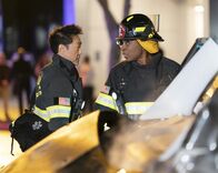 9-1-1 Notruf L.A. – Howie "Chimney" Han (Kenneth Choi, l.); Henrietta "Hen" Wilson (Aisha Hinds, r.)