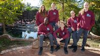 Elefant, Tiger & Kids – Stella, Kalid, Jakob Nick, Inga und Laura (v.l.n.r.) bekommen als Praktikanten und Praktikantinnen im Zoo Leipzig einzigartige Einblicke in ihren Traumberuf.