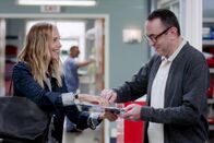 Grey's Anatomy – Kim Raver (Dr. Teddy Altman), Corey Rittmaster (Vater).
