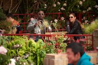 Lucifer – Amenadiel (D.B. Woodside, l.); Charlotte (Tricia Helfer, r.)
