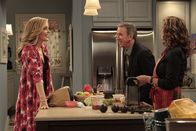 Last Man Standing – Vanessas (Nancy Travis, r.) Schwester April (Christina Moore, l.) besucht die Baxters. Das gefällt Mike (Tim Allen, M.) gar nicht, denn April hat sich mal eine große Summe Geld von der Familie geliehen ...