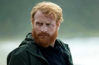 Twin – Eric (Kristofer Hivju) taucht immer tiefer in das Leben seines verunglückten Zwillingsbruders ein.