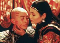 Der letzte Kaiser – Der letzte Kaiser Frisch vermähltes Kaiserpaar: John Lone als Pu-Yi (l.) und Joan Chen als seine Gemahlin (r.)