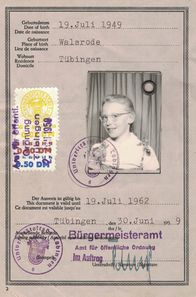 Wir Wunderkinder – "In jungen Jahren": Maren Kroymann wurde in Niedersachsen geboren, wuchs dann aber als jüngstes Kind mit vier Brüdern in Tübingen auf.