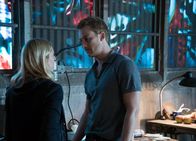 Homeland – Während Carrie (Claire Danes, l.) und Jonas (Alexander Fehling, r.) versuchen, Peter zu verarzten, spielt Allison an ihrem hinterhältigen Spiel weiter ...