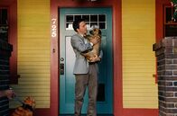 Garfield – Jon (Breckin Meyer) holt Hundewelpe Odie zu sich nach Hause.