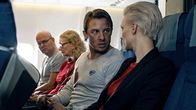 neoriginal: Countdown Copenhagen – Philip (Johannes Lassen) macht einen Deal mit Anna Kasharina (Lise Risom Olsen). Er tauscht das Handy mit den Informationen gegen June, die so nicht nach Russland verschleppt wird.