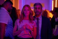 Blutige Anfänger – Sami (Neil Malik Abdullah, r.) und Julia (Esther Schweins, M.) sind stolz auf ihre nun Ex-Rookies.