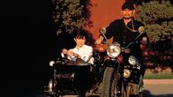 Big Shot's Beerdigung – Lucy (Rosamund Kwan) und YoYo (You Ge)