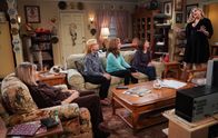 Mom – v.l.n.r.) Marjorie (Mimi Kennedy); Jill (Jaime Pressly); Bonnie (Allison Janney); Wendy (Beth Hall); Tammy (Kristen Johnston)