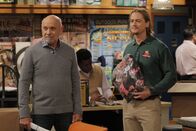 Last Man Standing – Ed Alzate (Hector Elizondo, l.); Kyle Anderson (Christoph Sanders, r.)