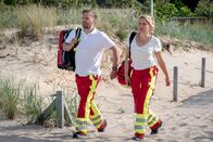 Praxis mit Meerblick – Auf dem Weg: Bo Hansen als Lars Hinrichs, Tanja Wedhorn als Nora Kaminski