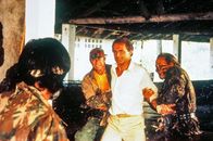 Vier Fäuste gegen Rio – Lässt sich von nicht und niemandem ins Bockshorn jagen: Elliot (Terence Hill, M.) ...
