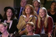 Darf ich bitten? – Können es gar nicht fassen, dass John so gut tanzen kann: Seine Frau Beverly (Susan Sarandon, M.M.) und seine Tochter Jenna (Tamara Hope, M.r.) ...
