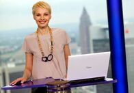 Maintower - News & Boulevard – Moderatorin Susann Atwell.