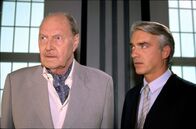 Edel & Starck – Felix (Christoph M. Ohrt, r.) wird von seinem Vater mit der Vertretung seines Freundes Friedrich Liesgau (Ivan Desny, l.) beauftragt. Der berühmte Opernsänger ist wütend: Sein Sohn will ihn entmündigen lassen.