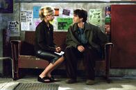 Buffy - Im Bann der Dämonen – Buffy (Sarah Michelle Gellar, l.) fühlt sich zu Parker Abrams (Adam Kaufman) hingezogen.