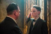 Babylon Berlin – (v.li.): Peter Kurth (Bruno Wolter), Emil von Schönfels (Arndt Scheer).