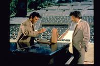 Columbo – (v.l.n.r.) Columbo (Peter Falk); Alex Benedict (John Cassavetes)