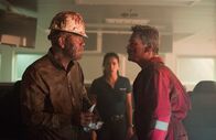 Deepwater Horizon – v.li.: Don Vidrine (John Malkovich), Andrea Fleytas (Gina Rodriguez), Jimmy Harrell (Kurt Russell)