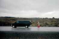 The Danish Woman – Ditte (Trine Dyrholm) wird nach erfolgreicher Mission auf offener Straße abgesetzt.