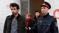 Tatort – Eisners Tochter Claudia (Tanja Raunig, 2. v. li.) und ihr Freund Kerem (Mehmet Sözer, li.) stecken in der Sache mit drin.