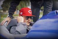 Mission: EAZ – Mission: EAZ Rapper EAZ hat Höhenangst – und muss trotzdem Manöver fliegen Staffel 1 Folge 5 Rapper EAZ stellt sich seiner Höhenangst und steigt in den Flieger. Copyright: SRF; Screenshot