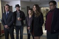 Scorpion – v.r.), Sylvester (Ari Stidham, r.) und Walter müssen einen Weg finden, um die reinen von den kontaminierten Blutbeuteln unterscheiden zu können ...