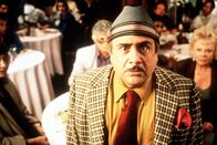 Matilda – Matilda ist ein außergewöhnlich begabtes Kind, das sogar übernatürliche Fähigkeiten besitz, doch leider merkt ihr Vater Harry Wurmwald (Danny DeVito), der den Tag lieber vorm Fernseher verbringt, nichts davon ...