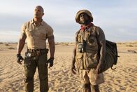 Jumanji: The Next Level – Dr. Smolder Bravestone (Dwayne Johnson, l.); Franklin "Mouse" Finbar (Kevin Hart, r.)