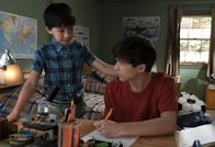 Fresh off the Boat – Evan Huang (Ian Chen, l.); Emery Huang (Forrest Wheeler, r.)