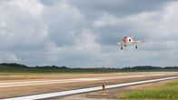 Top Guns: Die nächste Generation – Eine T-45 kurz vor der Landung während einer Landungsübung auf einem Flugzeugträger. (Quelle: National Geographic/Freddie Claire)