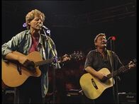 Austropop-Legenden – Rainhard Fendrich gemeinsam mit den SEERN, Wolfgang Ambros im Einklang mit Christina Stürmer: in der zweiten Ausgabe von "Austropop-Legenden Live" präsentiert Rudi Dolezal die besten und schönsten Duette der österreichischen Popgeschichte. In ausgewählten Konzertmitschnitten sind so die großen Hits wie auch bislang unveröffentlichte Schmankerl im neuen Duo-Gewand zu erleben. Mit EAV, Opus, Wolfgang Ambros, Rainhard Fendrich, DIE SEER, Christina Stürmer u.v.m.