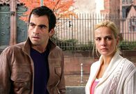 Geld.Macht.Liebe – ARD GELD.MACHT.LIEBE, Hauptabendserie, Folge 10 "Schmutziges Geld", Deutschland 2009, Regie Christine Kabisch Uhr im Ersten. Die schwangere Karen (Denise Zich) glaubt, dass ihr Feund Jonas (Mathis Künzler) sie betrogen hat.