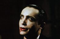 Der wunderbare Udo Kier – Mut zu ungewöhnlichen Rollen: Udo Kier verkörperte in „Andy Warhols Dracula“ (Italien, Frankreich 1974) den gleichnamigen Protagonisten.