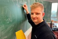 7 Tage ... – "7 Tage"-Reporter Simon Rustler stellt sich der Frage "Wer will heute eigentlich noch Lehrer werden und könnte ich das?". Dazu besucht er seine alte Schule in Karben im Wetteraukreis.