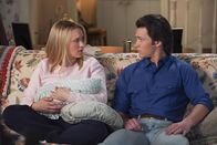 Young Sheldon – Mandy McAllister (Emily Osment, l.); Georgie Cooper (Montana Jordan, r.)