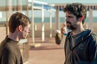 Ana und Oscar – Nach einer enttäuschenden Silvesterfeier begegnet Oscar (Francesco Carril, re.) dem jungen Josito (Martín Páez, li.), der seine Hilfe braucht – und fährt ihn kurzerhand bis nach Valencia.