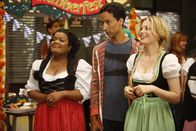 Community – Für Britta (Gillian Jacobs, r.), Abed (Danny Pudi, M.) und Shirley (Yvette Nicole Brown, l.) ist eines klar: So schnell geben sie sich nicht geschlagen ...