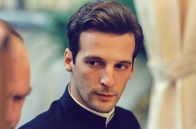 Der Stellvertreter – Riccardo Fontana (Mathieu Kassovitz, re.) und Kurt Gerstein (Ulrich Tukur, li.) wollen den Vatikan davon überzeugen, dass die Vernichtung der Juden öffentlich gemacht werden muss.Zur ARTE-Sendung Der Stellvertrete Riccardo Fontana (Mathieu Kassovitz, re.) und Kurt Gerstein (Ulrich Tukur, li.) wollen den Vatikan davon ĂĽberzeugen, dass die Vernichtung der Juden Ă¶ffentlich gemacht werden muss. Â