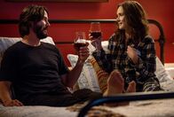 Destination Wedding – Franklin (li., Keanu Reeves) und Lindsay (re., Winona Ryder).