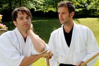 Sturm der Liebe – ARD STURM DER LIEBE FOLGE 1350 Uhr im ERSTEN. Nils (Florian Stadler, r.) spürt Roberts (Lorenzo Patané, l.) große Sehnsucht nach Eva.
