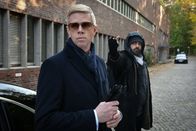 Alles oder Nichts – Als Daniel (Raphael Vogt, r.) von Olaf (Thomas Morris, l.) unter Druck gesetzt wird, trifft er eine fatale Entscheidung ...