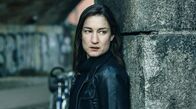 Freund oder Feind. Ein Krimi aus Passau – Frederike (Marie Leuenberger) beobachtet Jana an der Leichenfundstelle.