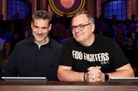 Wer weiß denn sowas? – Rateteam-Kapitän Elton (r.) und der Komiker Rick Kavanian (l.) bilden ein Rateteam.