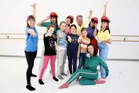 TanzAlarm – Volker platzt ins TanzTraining der TanzAlarm Kids und gemeinsam singen sie "Tschu tschu wah - Die Eisenbahn".